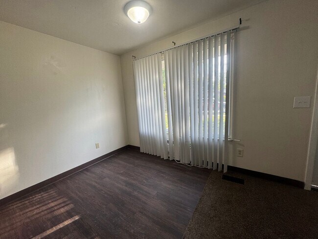 Building Photo - TIKI - 4563-4569 Croftshire Dr.