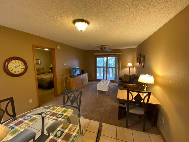 Building Photo - 2665 Valley View Dr