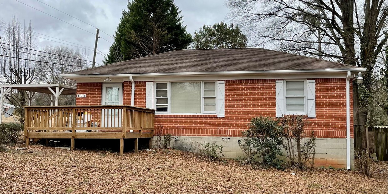 Primary Photo - Updated 2 Bed/1 Bath Brick Ranch