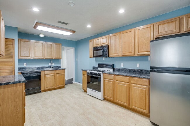 Building Photo - Charming 3-Bedroom Cottage in River Oaks