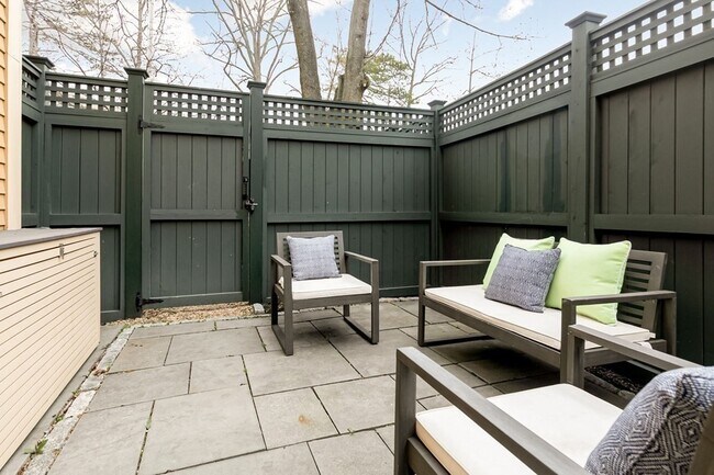 Building Photo - 46 Concord Ave