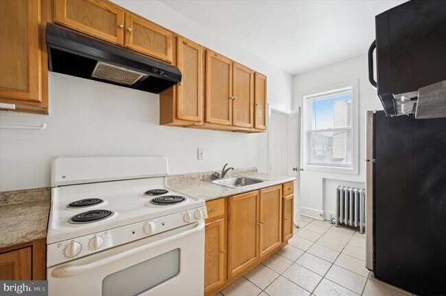 Building Photo - 401 W Fisher Ave