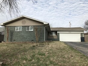 Building Photo - 1616 N Minnesota Ave