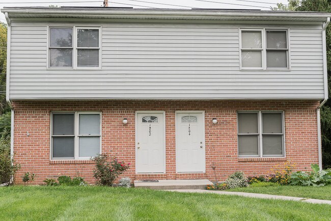 Building Photo - 1208 Lawton Ln