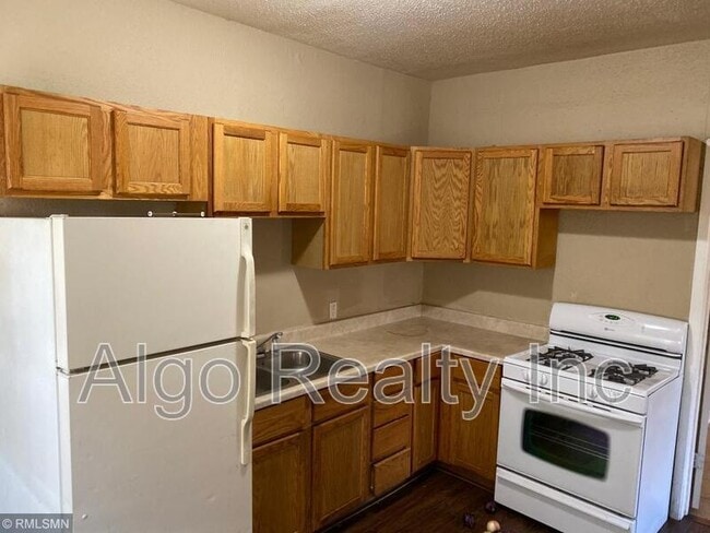 Building Photo - 3008 Emerson Ave N