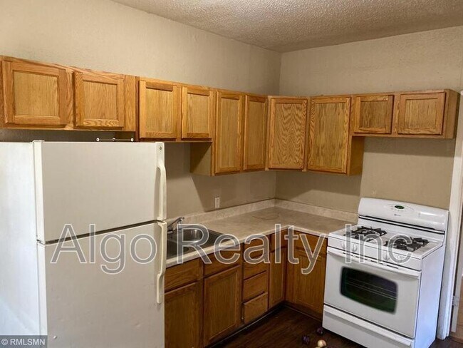 Foto del edificio - 3008 Emerson Ave N