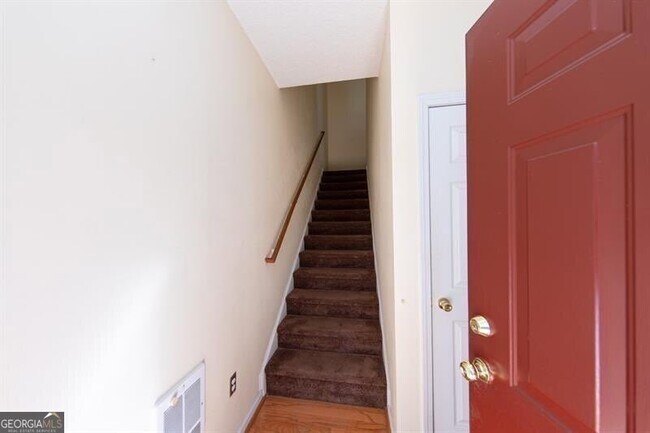 Foto del edificio - 709 Spring Heights Ln