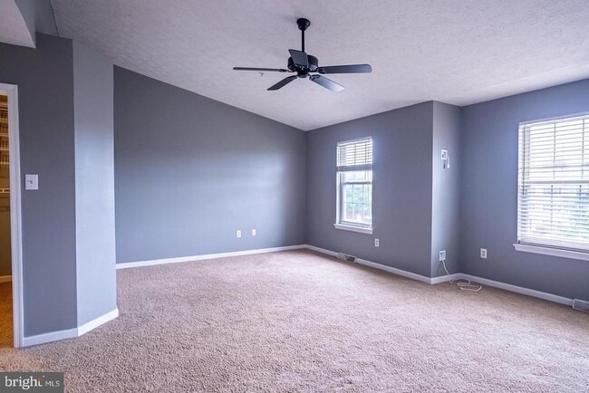 Building Photo - 4910 Edgeware Terrace