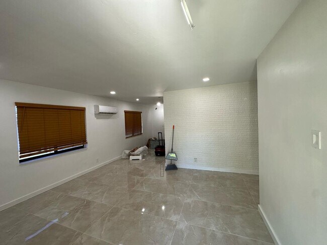 Foto del edificio - 1117 NE 10th St