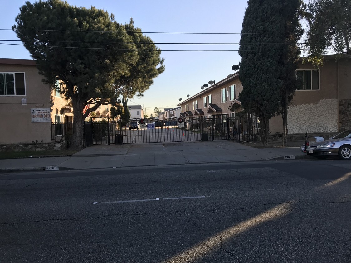 8816 Artesia Blvd, Bellflower, CA 90706 Apartments in Bellflower, CA