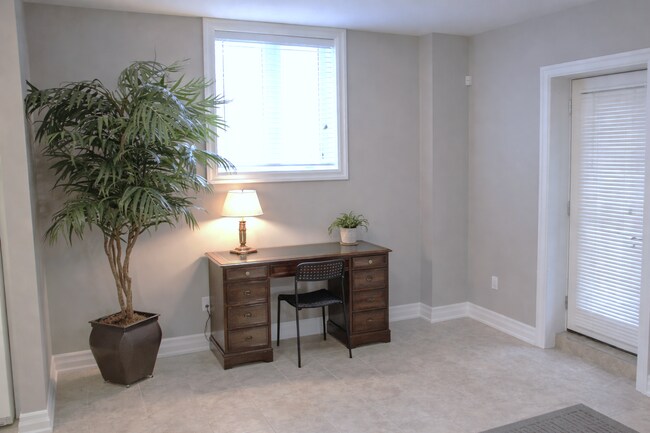 Photo du bâtiment - 9193A Bathurst St