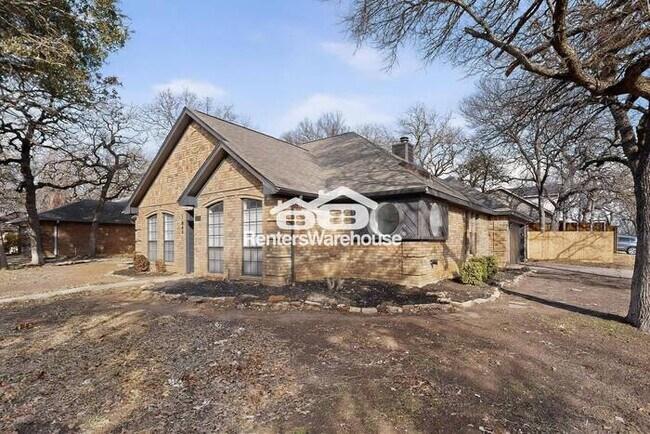 Building Photo - Prime NRH location with space, comfort, and charm.