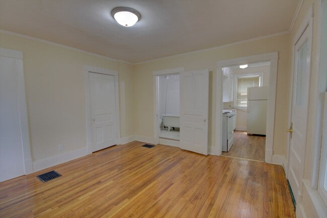 Building Photo - SL AAC1127