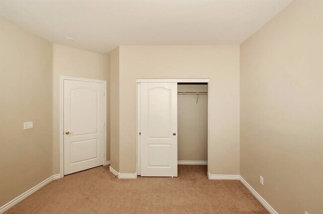 Building Photo - 5492 Oatfield St