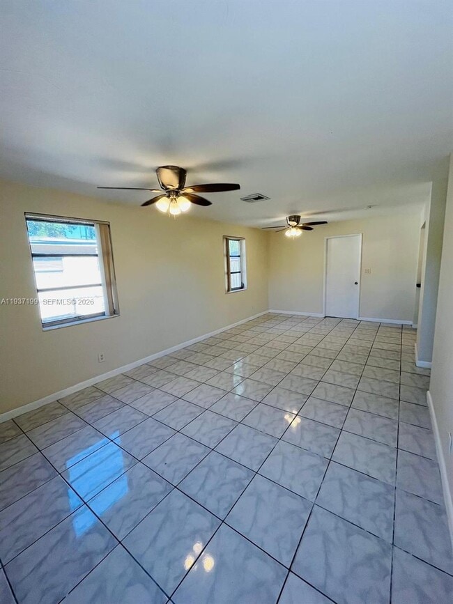 Foto del edificio - 5654 NE 5th Ave