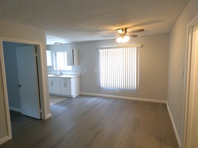 Foto del edificio - 1505 E 11th St