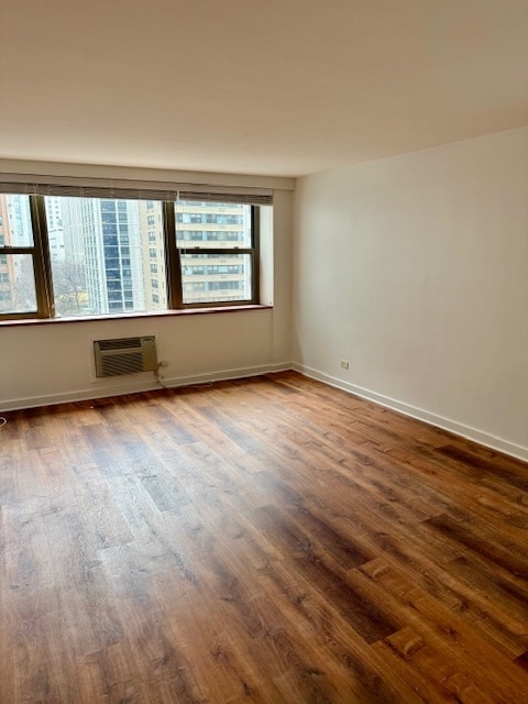 Building Photo - 253 E Delaware Pl
