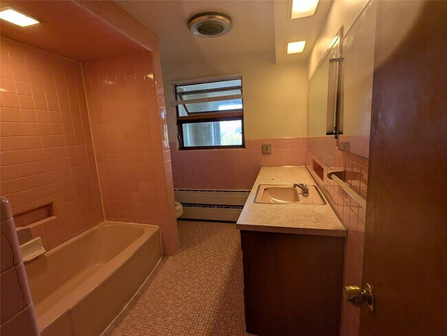 Foto del edificio - 2305 Country Club Rd