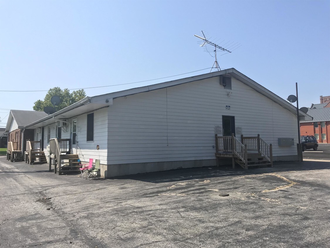 709 E Main St Unit 1, Warrenton, MO 63383 Apartment for Rent in