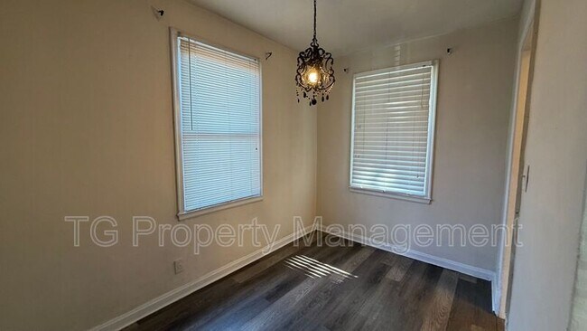 Foto del edificio - 1162 W 13th St