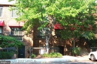 Building Photo - 710 15th St S