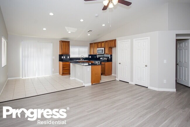 Foto del edificio - 5622 Tropic Breeze St