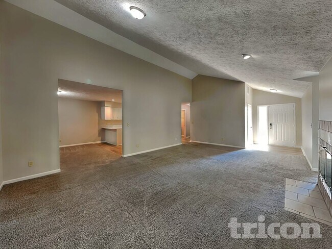 Foto del edificio - 3014 Silver Fox Dr