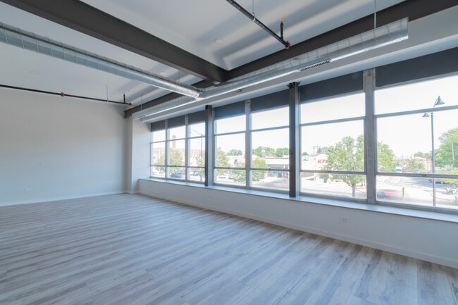 Building Photo - 2202 Lombard Ave