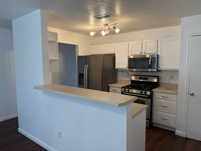 Foto del edificio - 3 Bed 2.5 Bath Paradise Heights