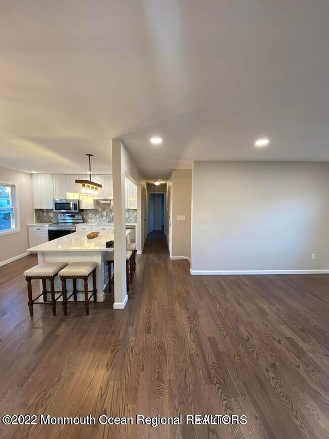Building Photo - 300 Beachwood Blvd