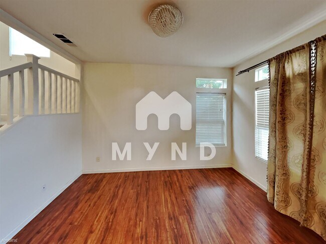 Building Photo - 3 br, 2.5 bath Townhome - 3597 Dayton Common
