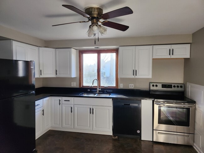 Photo - 4140 Birchwood Dr N House