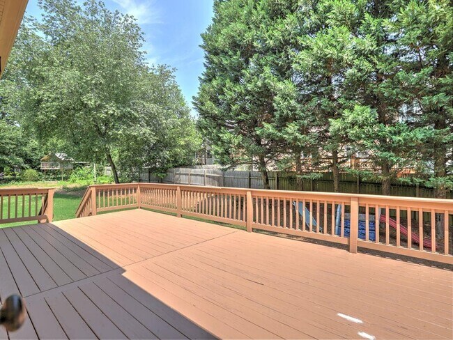 Building Photo - 3237 Waldwick Way SE