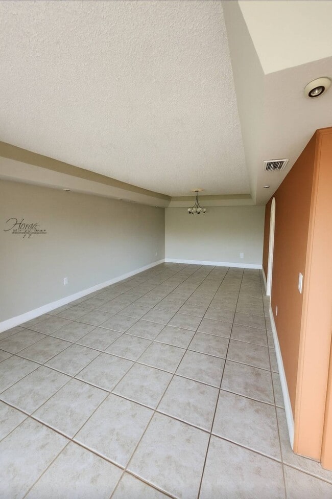 Building Photo - 5900 SW 127th Ave