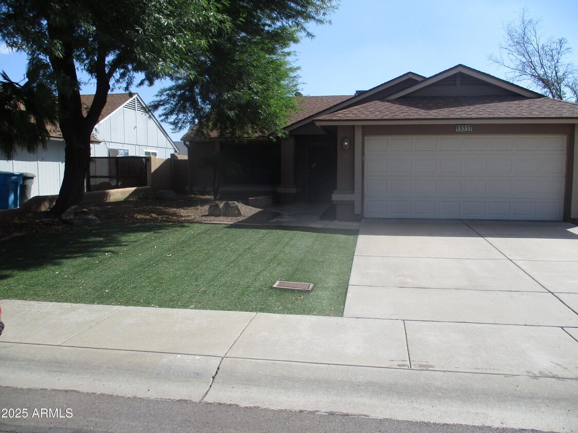Primary Photo - 3317 W Quail Ave