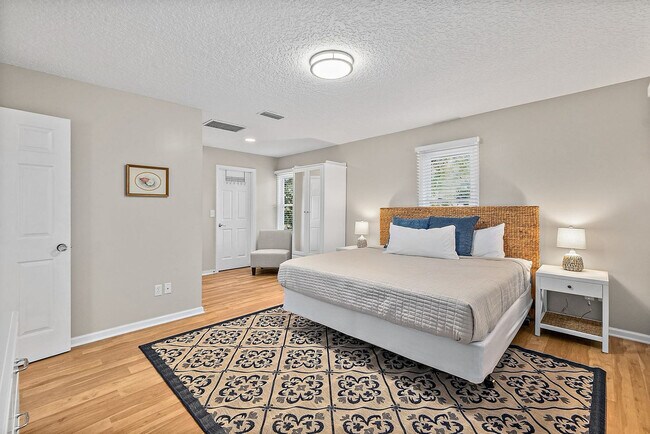 Foto del edificio - 12 Sylvan Dr