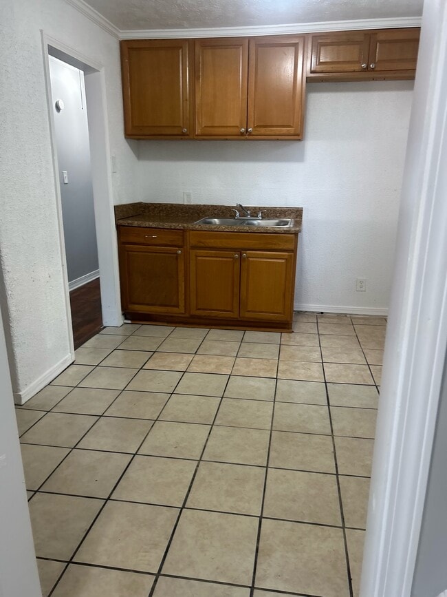 Building Photo - 408 S Foster Dr