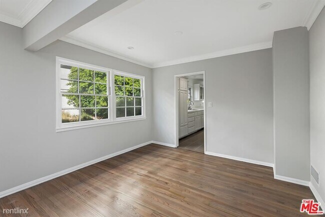 Building Photo - 3 br, 3 bath Condo - 8567 Holloway Dr Apt 2