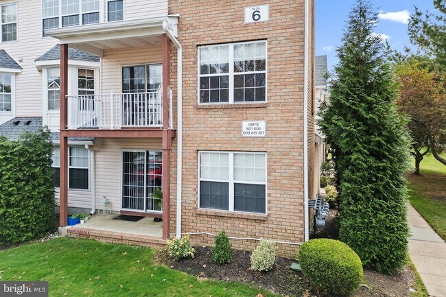 Building Photo - 609 Hampshire Dr