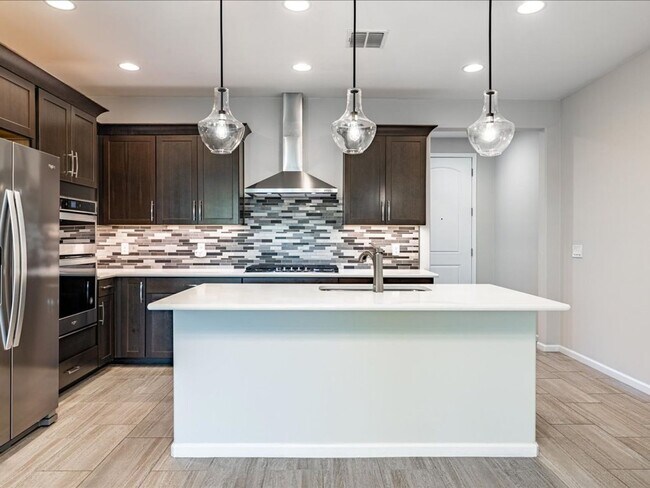 Foto del edificio - 3 Bedroom 2 Bathroom With community Pool, ...