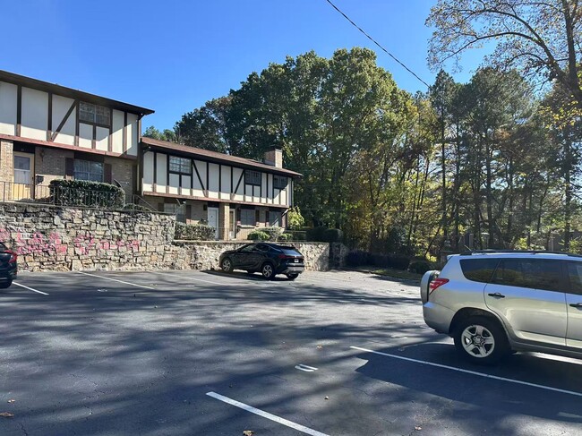 Building Photo - 2948 N Dekalb Dr