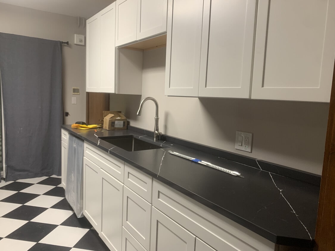 Primary Photo - 81 Litchfield St