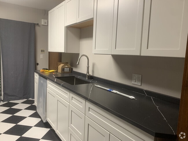 Building Photo - 81 Litchfield St