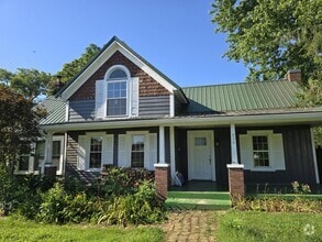 Building Photo - 309 Evergreen St