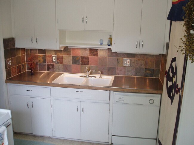 Foto del edificio - FREE 50in FLAT SCREEN TV Move in Special!!...