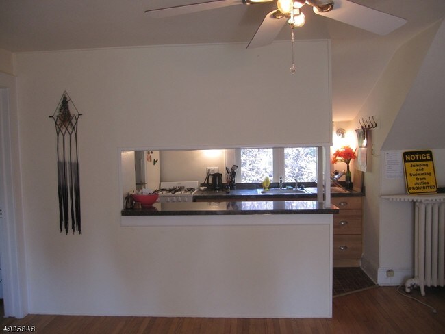Foto del edificio - 166 Upper Mountain Ave