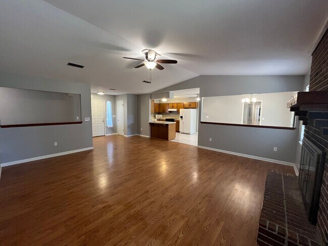 Building Photo - Gorgeous 3 Bedroom Home in Niceville!