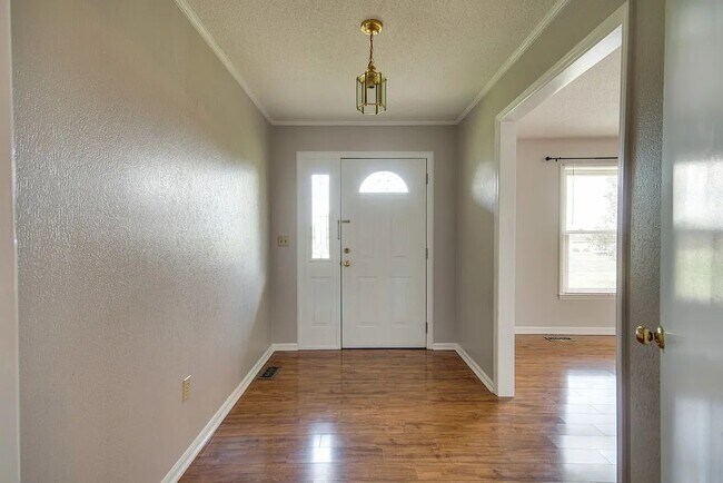 Foto del edificio - 748 Dejarnette Ln