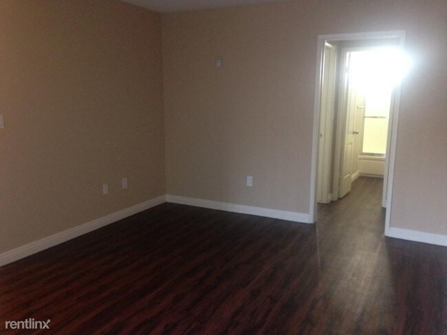 Foto del edificio - 9348 Somerset Blvd