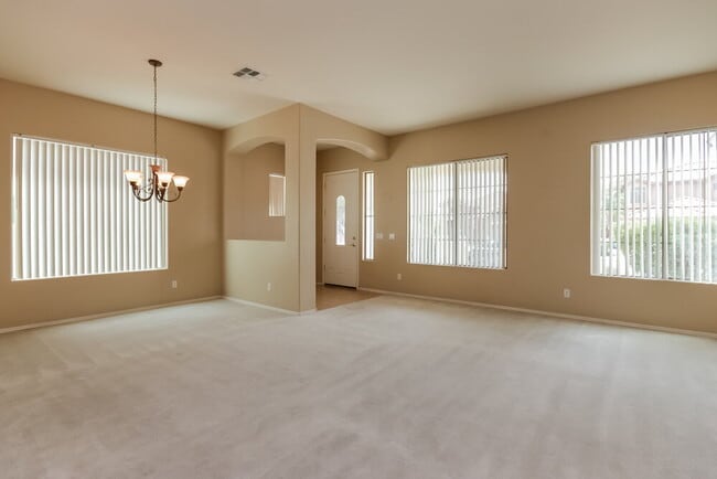 Building Photo - 2107 S Sabrina